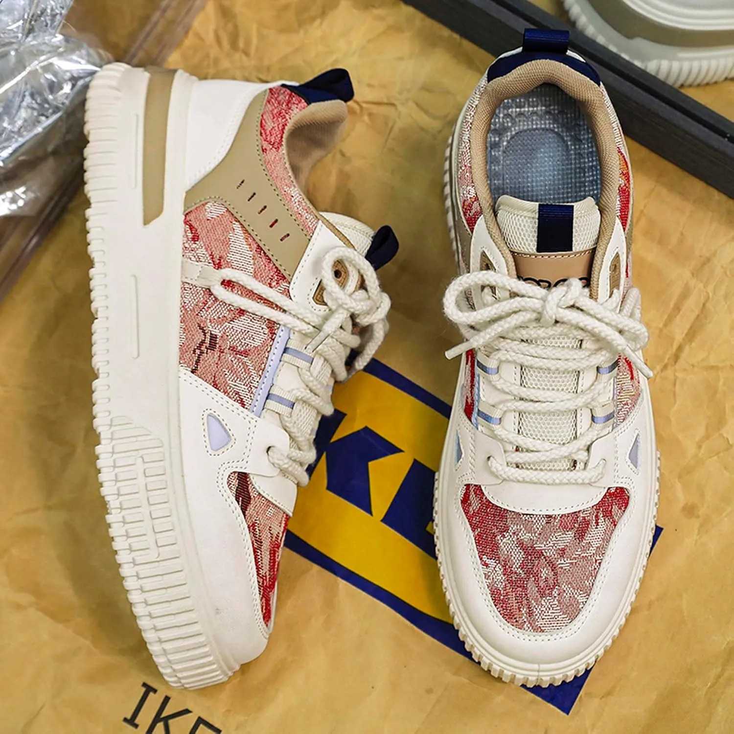 Mens and Womens Anti Slip and Wear Resistant Rubber Soles Skateboard Shoes Tie Up Low Top Casual Sneakers Breathable Thick Soled Walking Shoes Patterned Short Distance Running Shoes