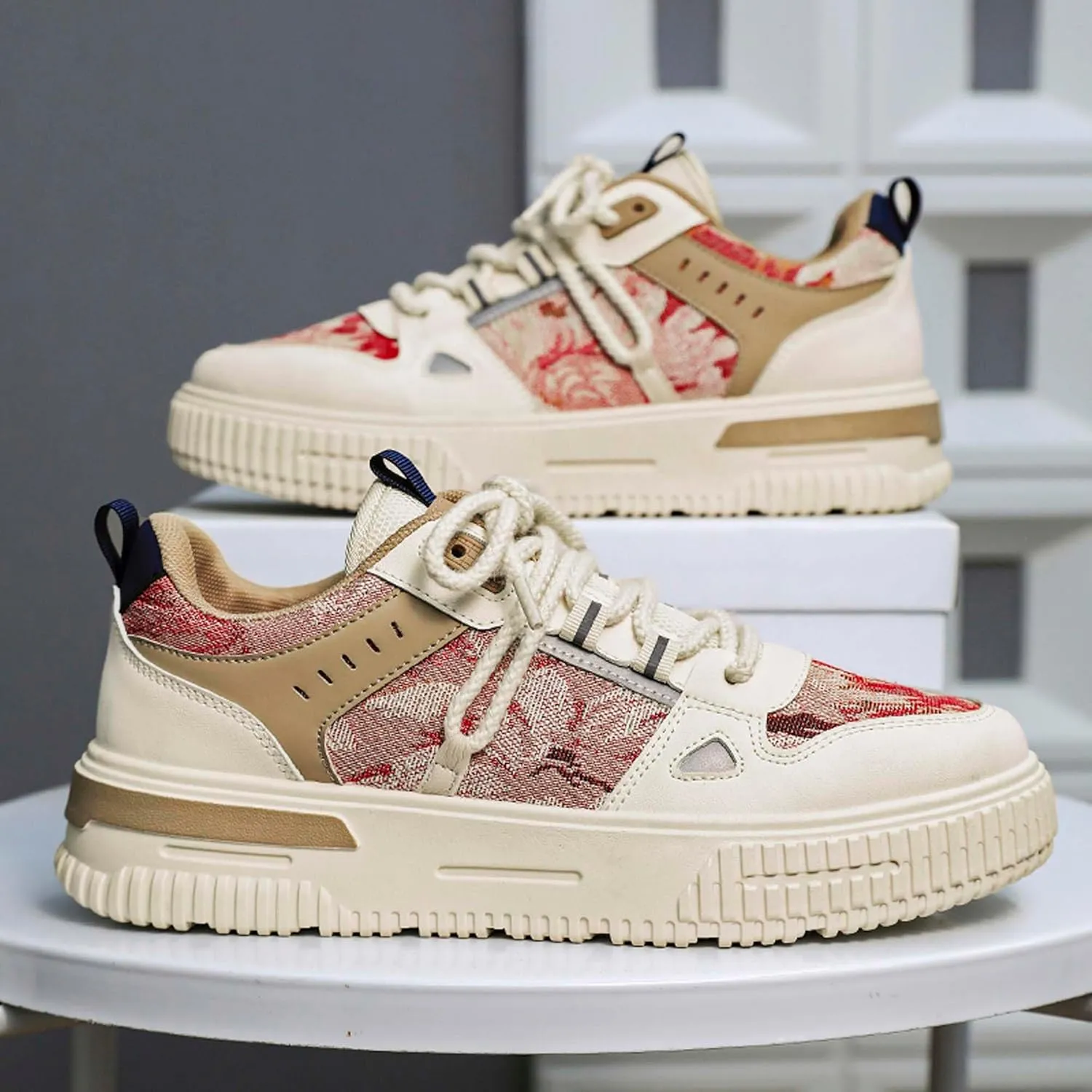 Mens and Womens Anti Slip and Wear Resistant Rubber Soles Skateboard Shoes Tie Up Low Top Casual Sneakers Breathable Thick Soled Walking Shoes Patterned Short Distance Running Shoes