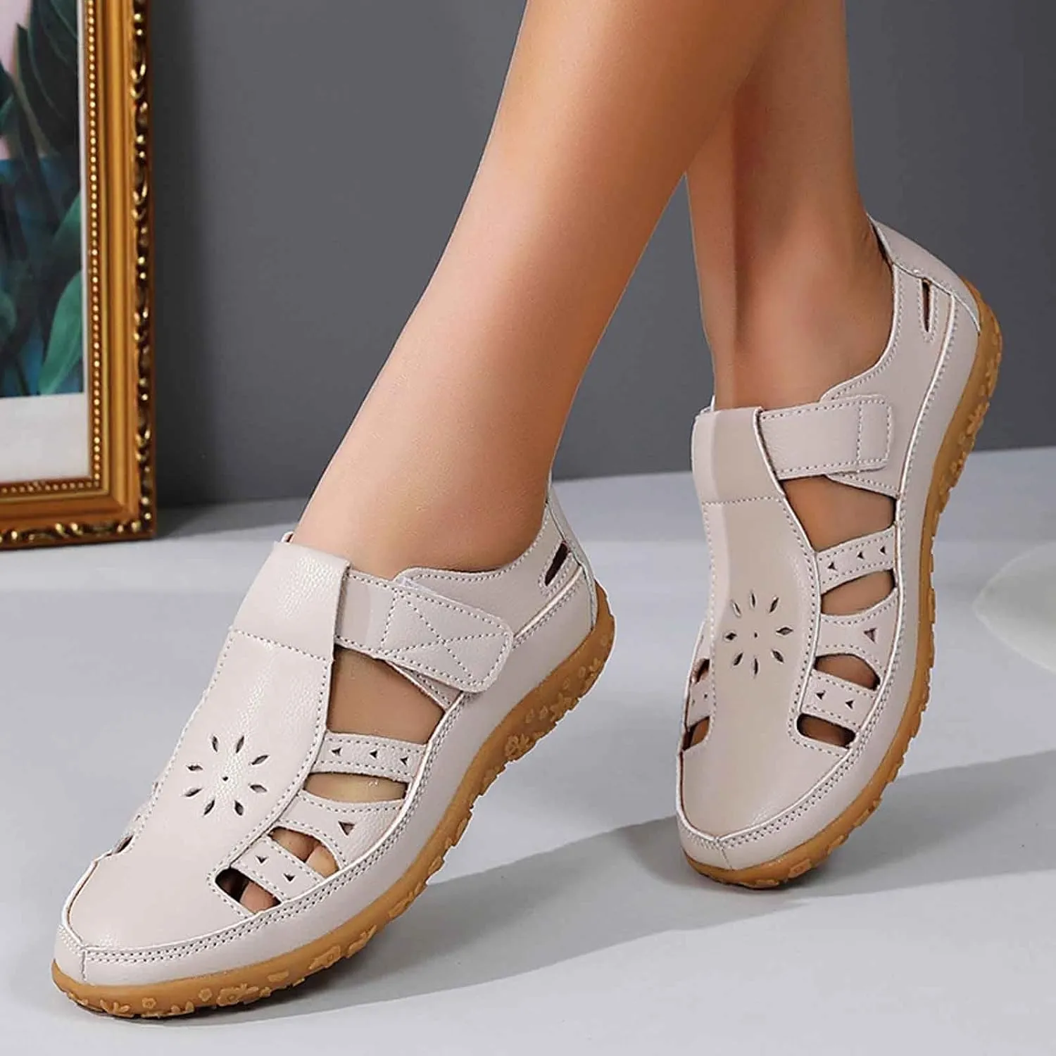 Women's Summer Sandals Breathable Perforated Casual Shoes Comfortable Flat Footbed Fashionable Closed Toe Beach Walking