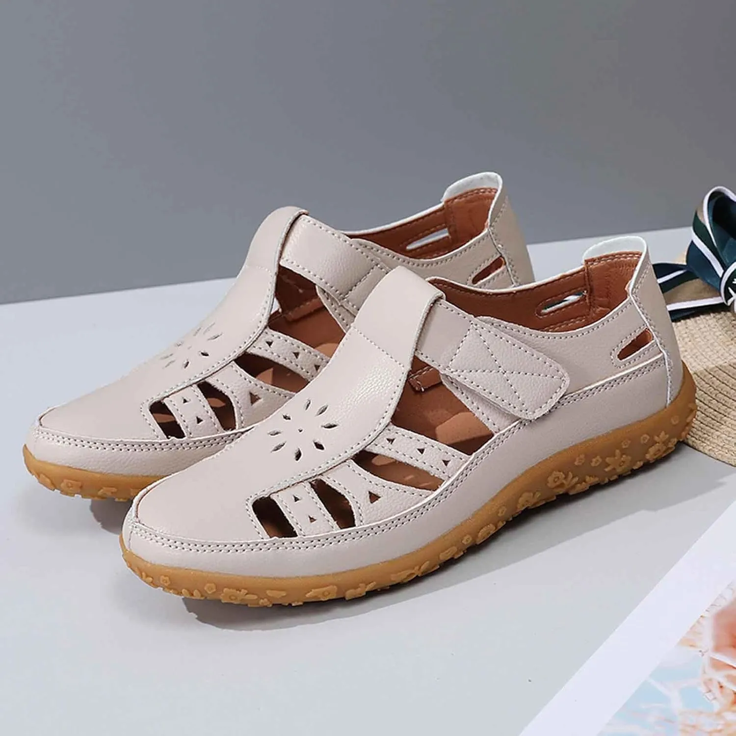 Women's Summer Sandals Breathable Perforated Casual Shoes Comfortable Flat Footbed Fashionable Closed Toe Beach Walking